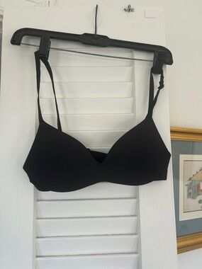 SKIMS Bra 32A- Never Worn!!